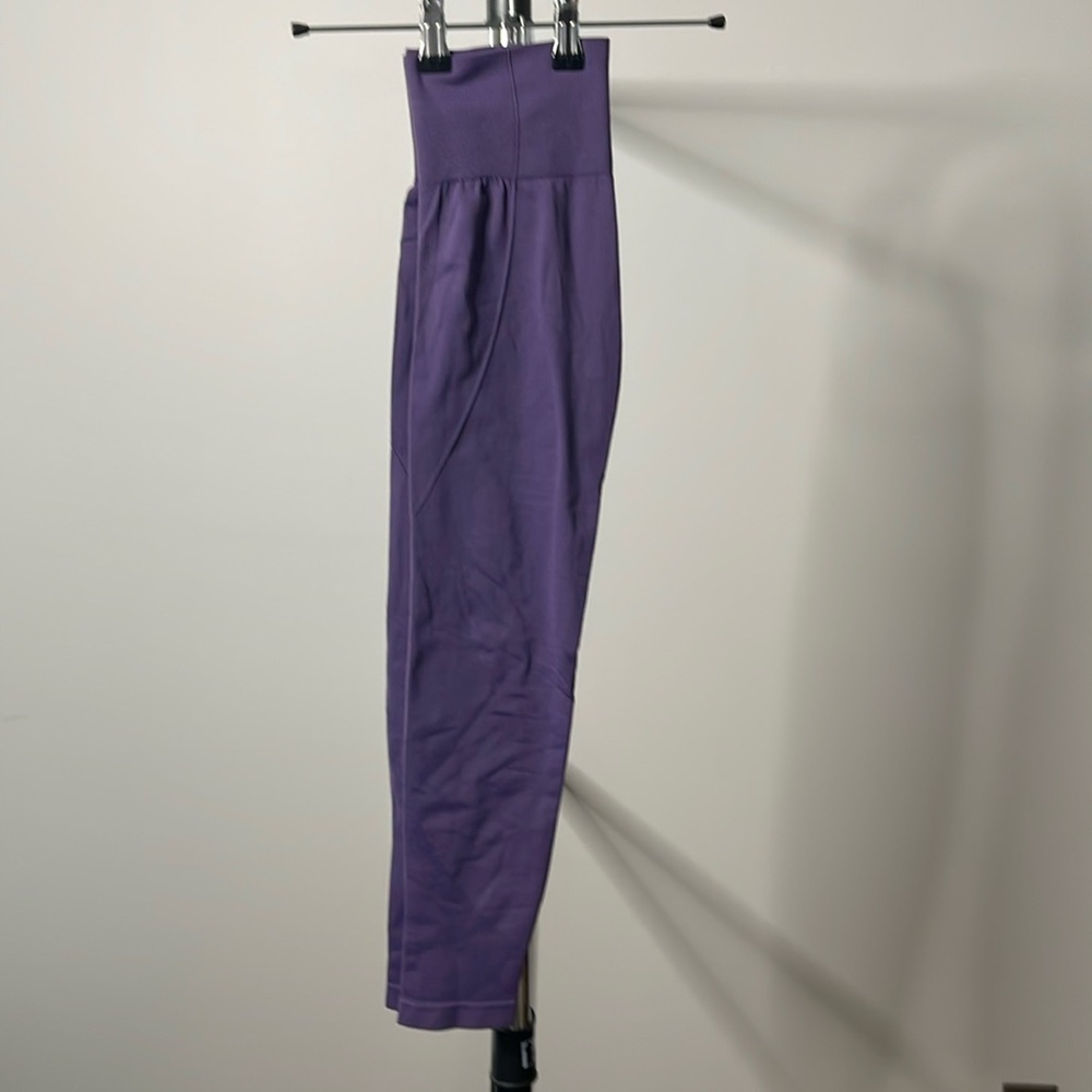 Zyia purple seamless